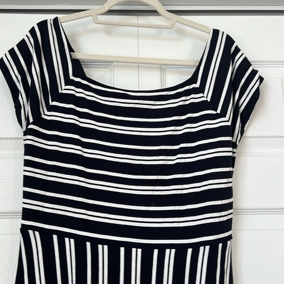 Loft‎ Navy and White Stripped Dress - Picture 3 of 7